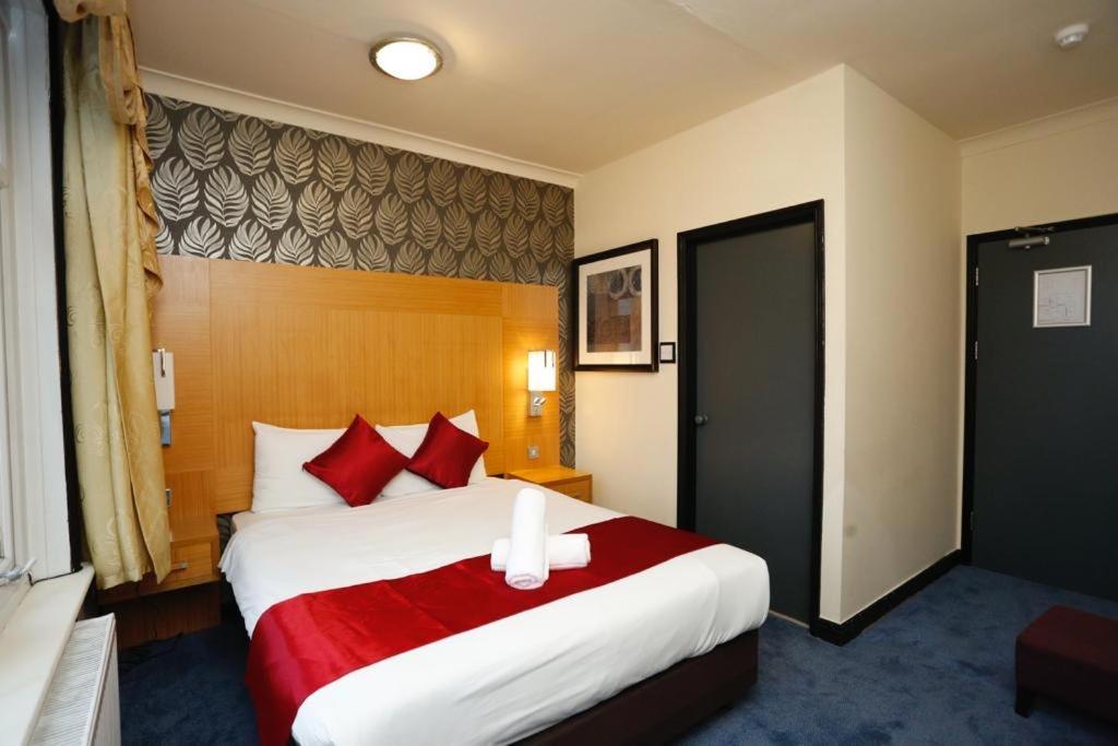 Acorn Lodge Hotel Gatwick & Parking Хорли Экстерьер фото