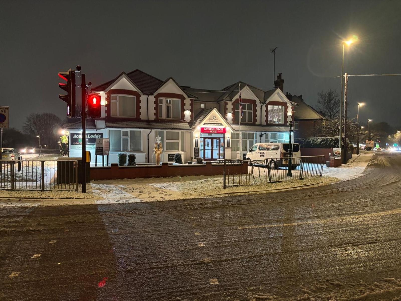 Acorn Lodge Hotel Gatwick & Parking Хорли Экстерьер фото