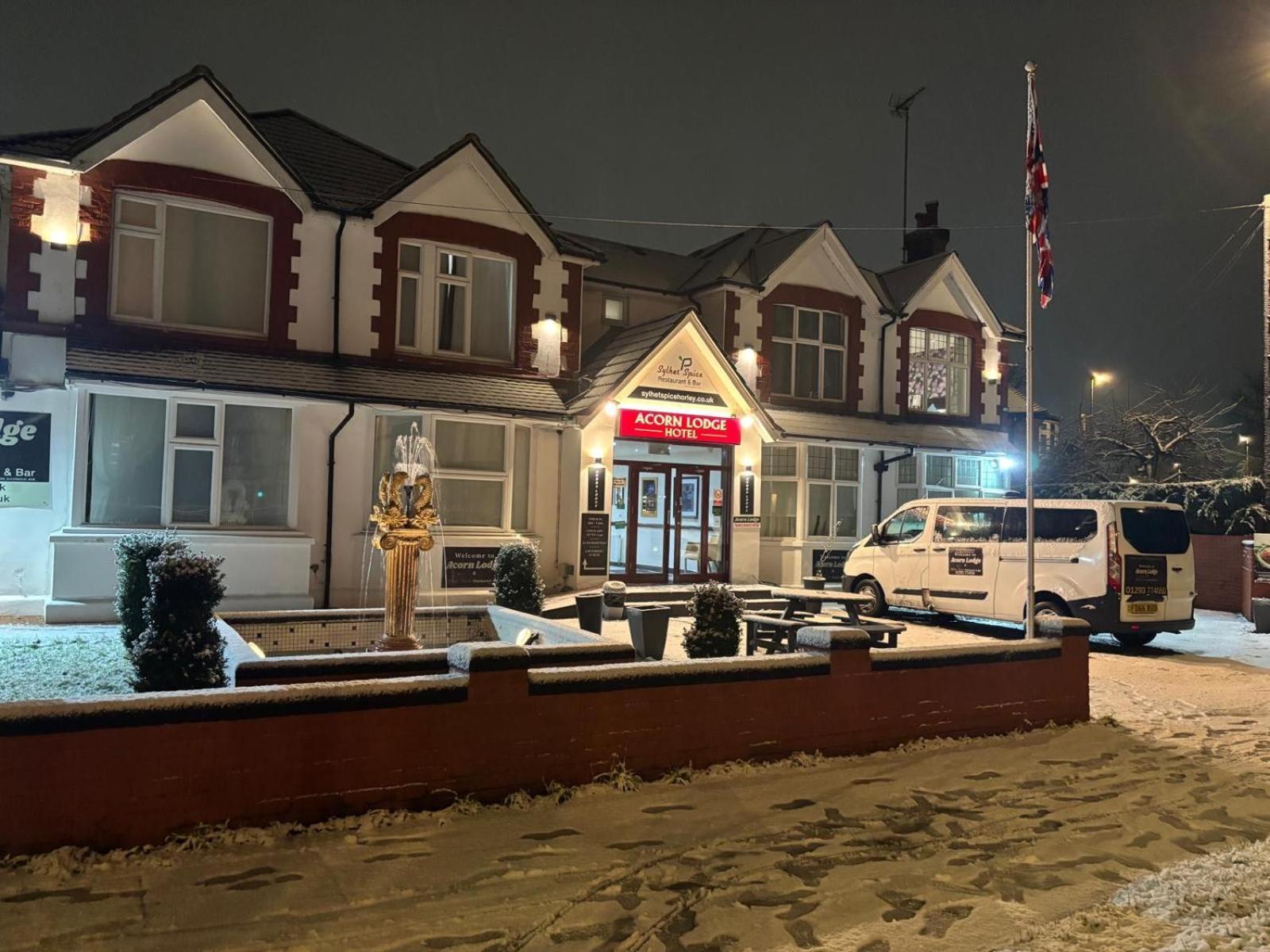 Acorn Lodge Hotel Gatwick & Parking Хорли Экстерьер фото