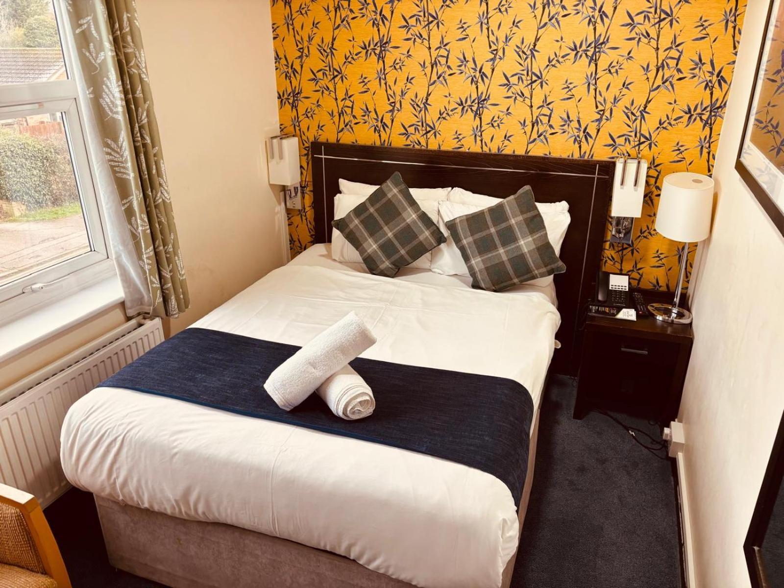 Acorn Lodge Hotel Gatwick & Parking Хорли Экстерьер фото