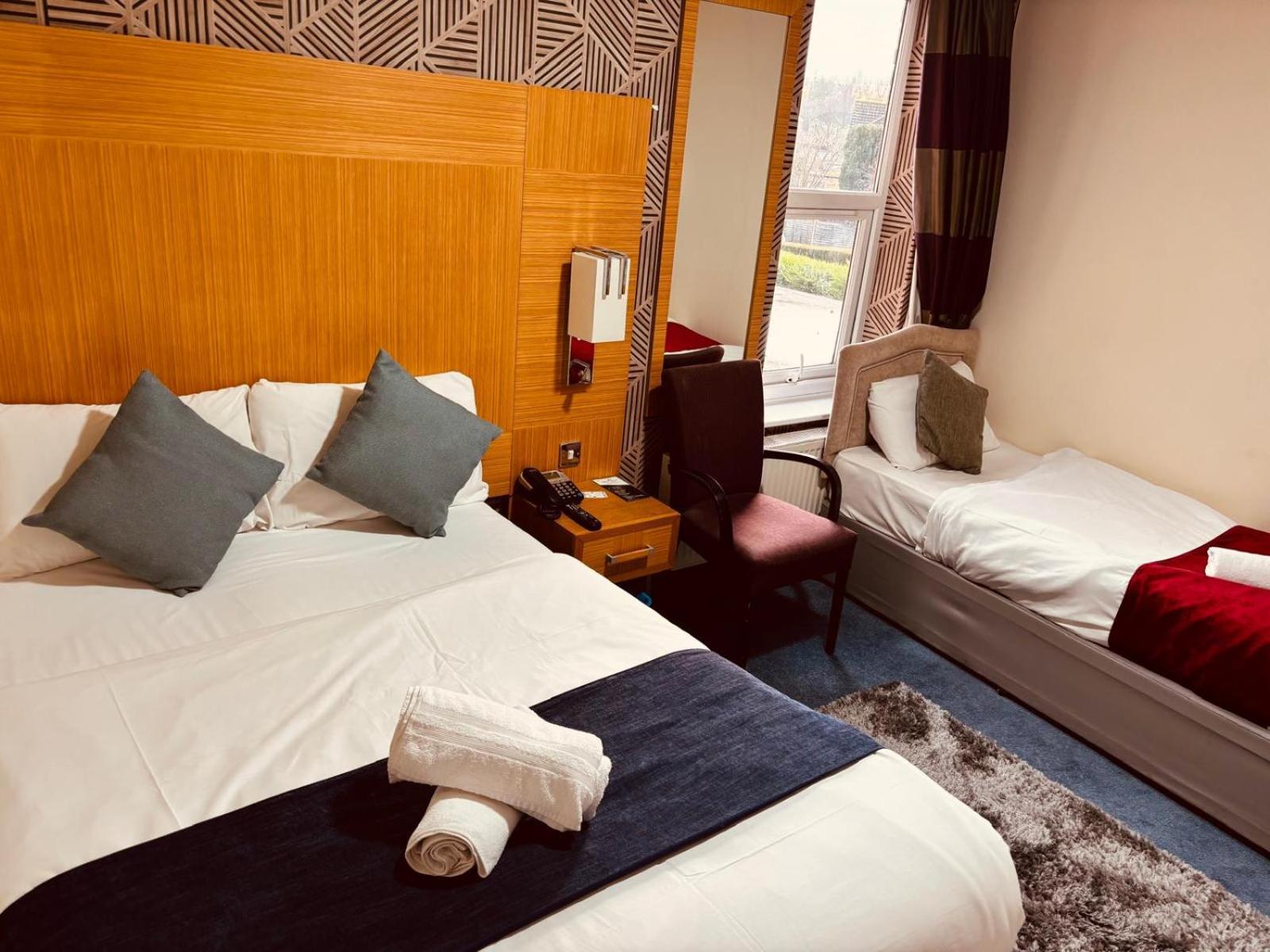 Acorn Lodge Hotel Gatwick & Parking Хорли Экстерьер фото