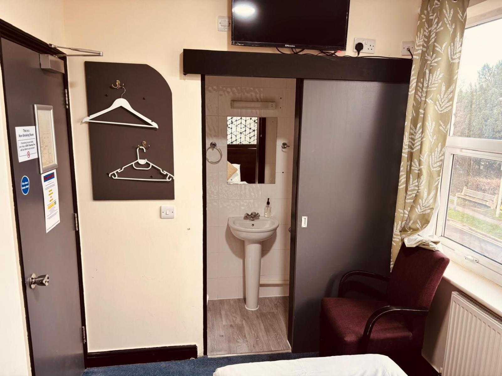 Acorn Lodge Hotel Gatwick & Parking Хорли Экстерьер фото
