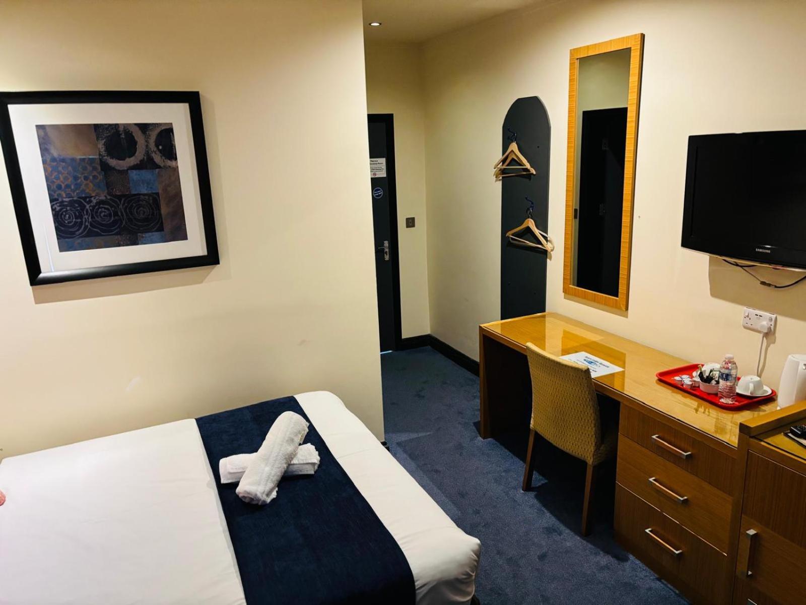 Acorn Lodge Hotel Gatwick & Parking Хорли Экстерьер фото