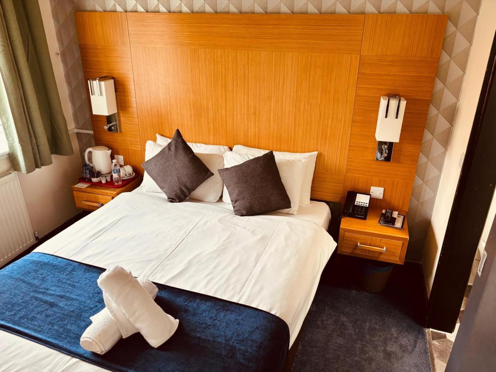 Acorn Lodge Hotel Gatwick & Parking Хорли Экстерьер фото