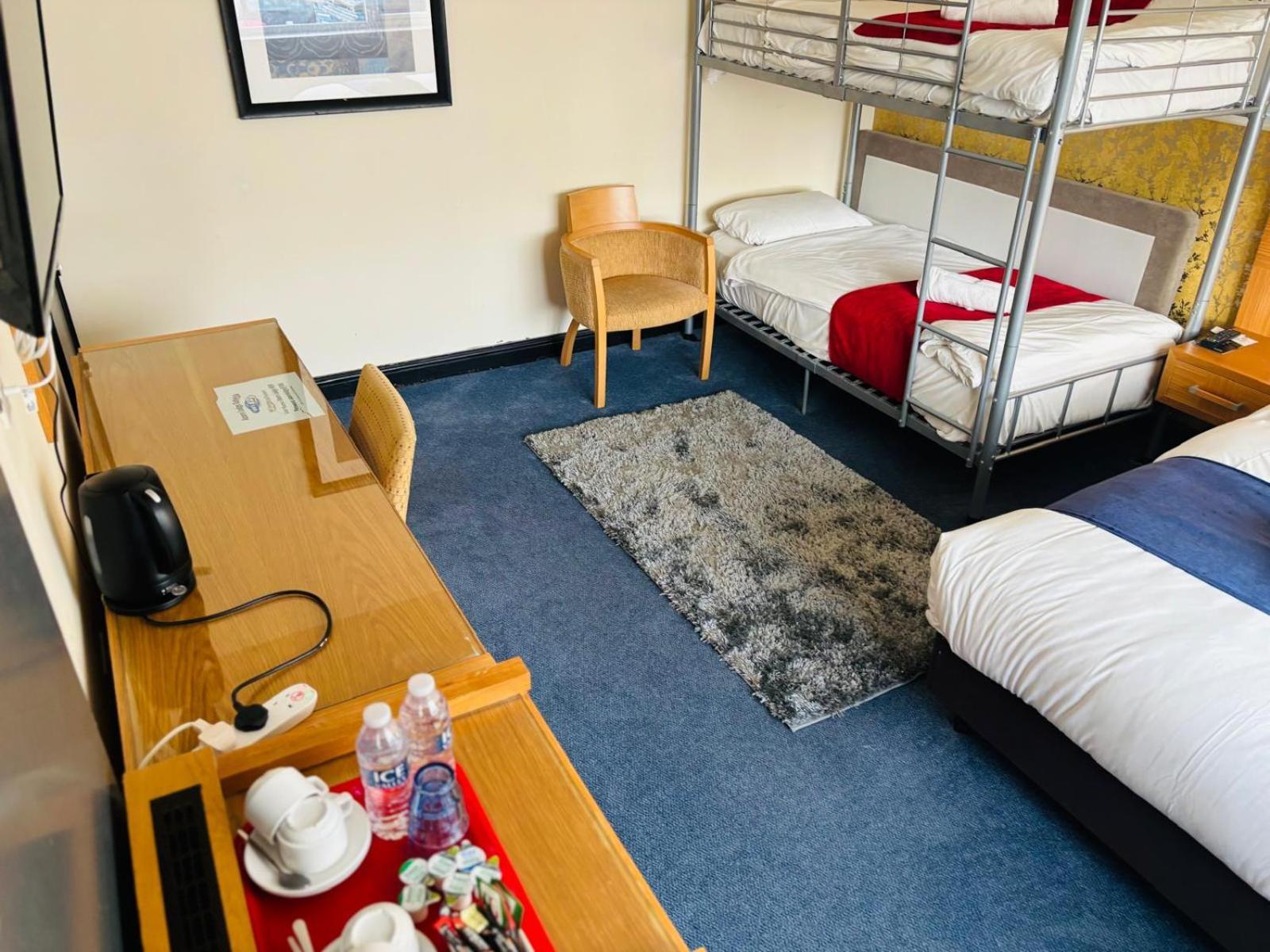 Acorn Lodge Hotel Gatwick & Parking Хорли Экстерьер фото