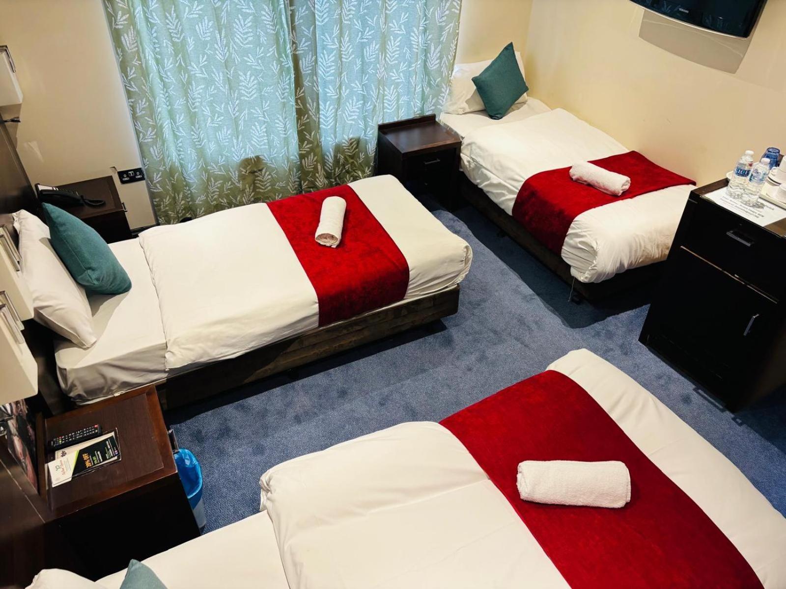 Acorn Lodge Hotel Gatwick & Parking Хорли Экстерьер фото